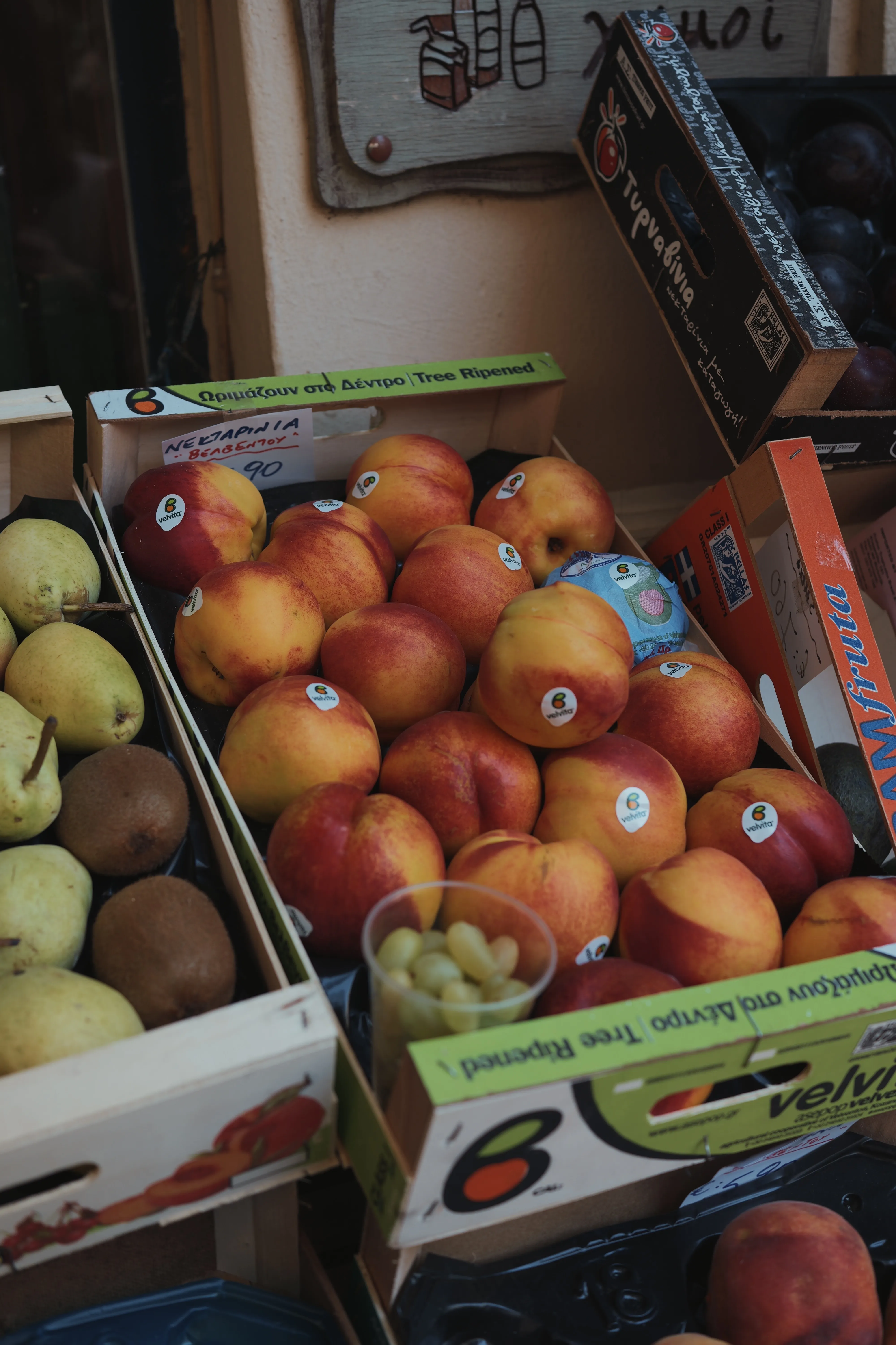 Nectarines at a fruit stand
